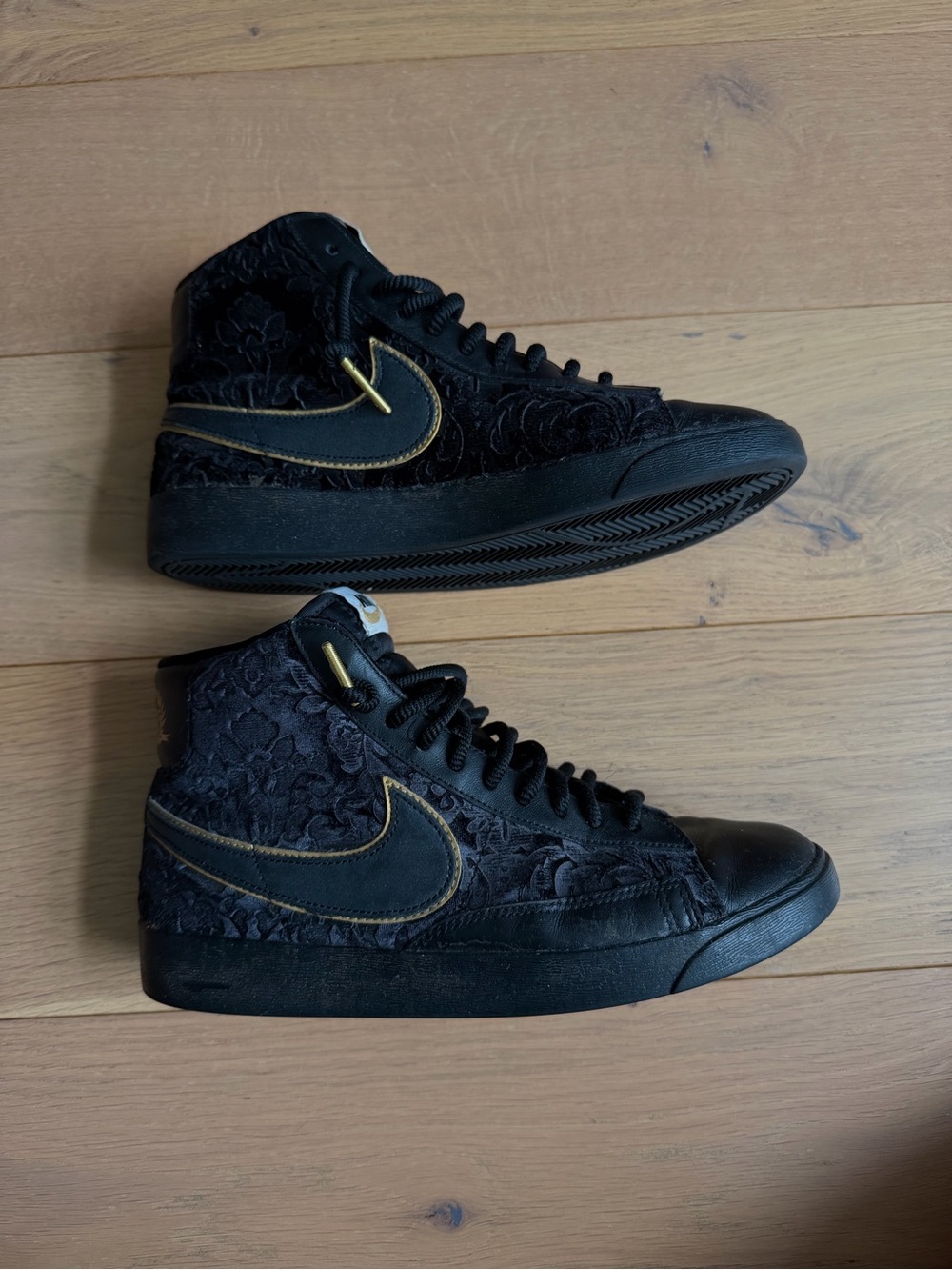 RARE Nike Blazer ‘77 Q’s Mid Top LaceUp Sneakers FLORAL VELVET Black Gold 8.5/40